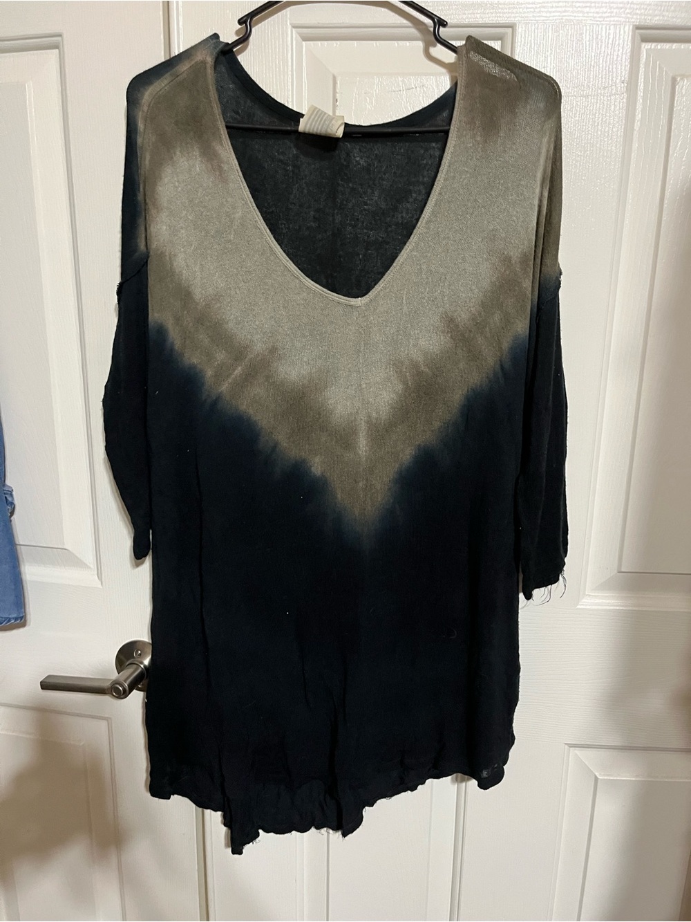 Free People V-Neck Dip-Dye Tunic in Olive and Black
17-08